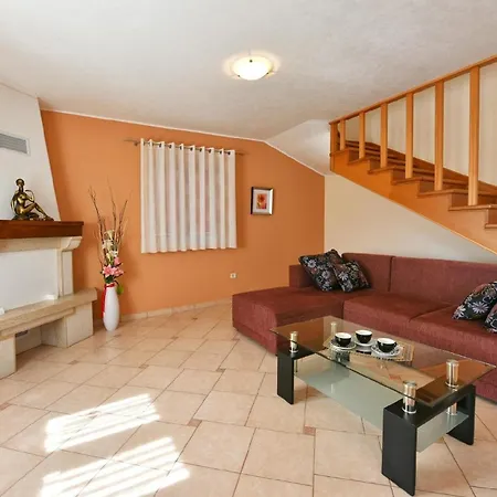 Holiday home Mit Privatpool Fuer 6 Personen Ca 115 Qm In Radetici, Istrien Binnenland Von Istrien *