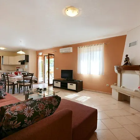 Mit Privatpool Fuer 6 Personen Ca 115 Qm In Radetici, Istrien Binnenland Von Istrien Holiday home *