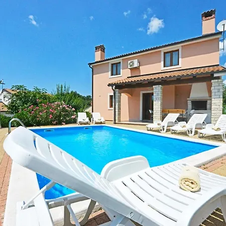 Mit Privatpool Fuer 6 Personen Ca 115 Qm In Radetici, Istrien Binnenland Von Istrien Mofardini
