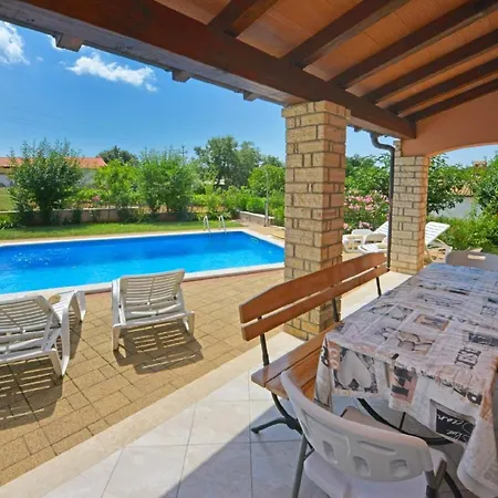 Mit Privatpool Fuer 6 Personen Ca 115 Qm In Radetici, Istrien Binnenland Von Istrien Holiday home *