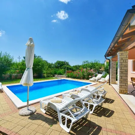 Mit Privatpool Fuer 6 Personen Ca 115 Qm In Radetici, Istrien Binnenland Von Istrien Mofardini