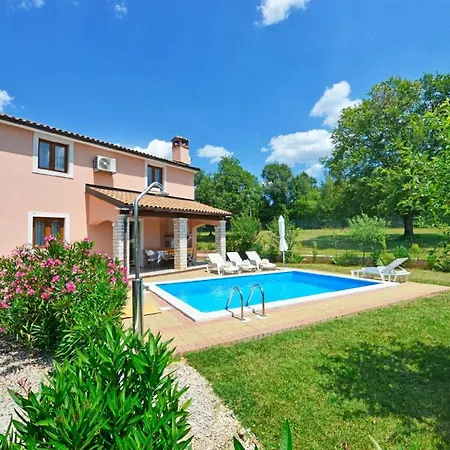 Holiday home Mit Privatpool Fuer 6 Personen Ca 115 Qm In Radetici, Istrien Binnenland Von Istrien Mofardini
