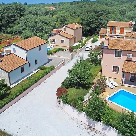 Mit Privatpool Fuer 6 Personen Ca 115 Qm In Radetici, Istrien Binnenland Von Istrien Holiday home
