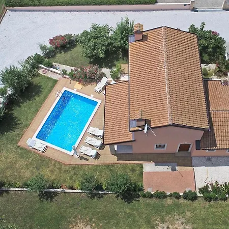 Holiday home Mit Privatpool Fuer 6 Personen Ca 115 Qm In Radetici, Istrien Binnenland Von Istrien