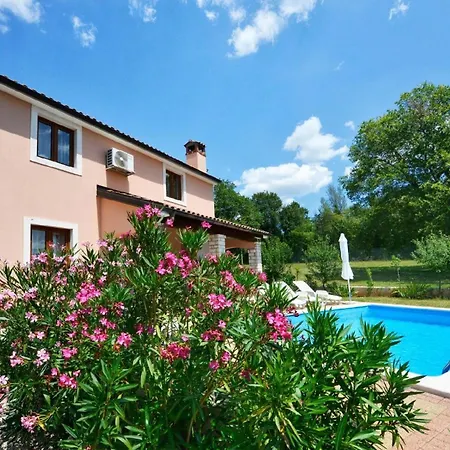 Mit Privatpool Fuer 6 Personen Ca 115 Qm In Radetici, Istrien Binnenland Von Istrien Holiday home Mofardini
